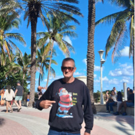 Moletom Santa Claus relaxes before the Christmas on a Grey