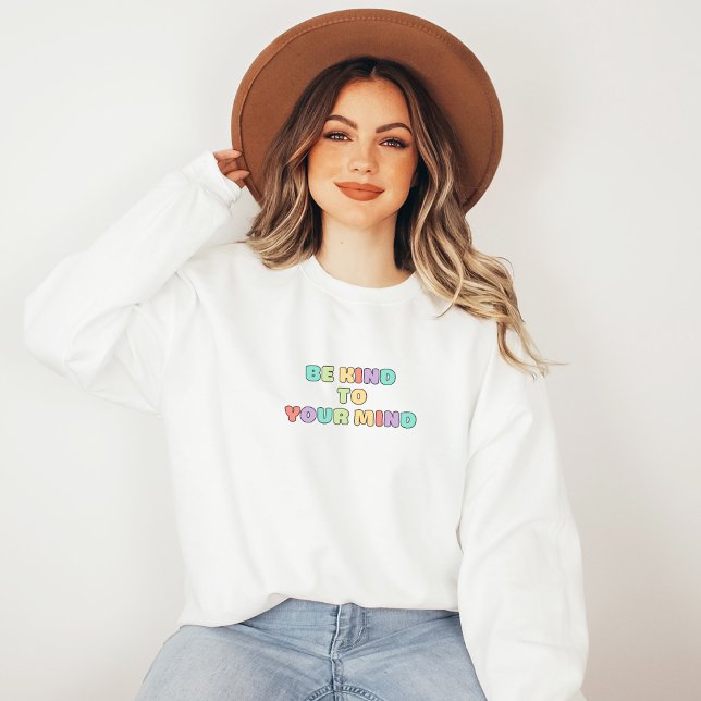 Moletom Seja gentil com sua mente | Bolsa de pêssego Koni (Be Kind to Your Mind Sweatshirt | Quote Koni Peach Candy | Aesthetic Sweater)