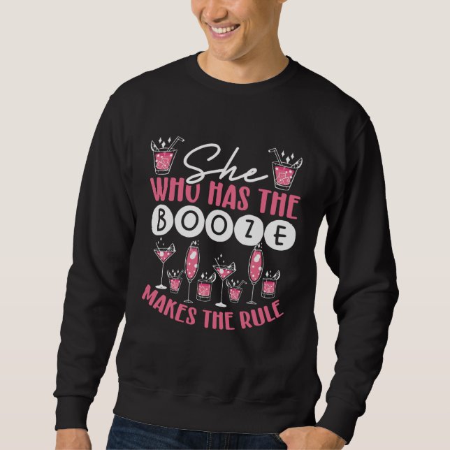 Moletom She Who Has The Booze Makes The Rules Backprint Ba (Frente)