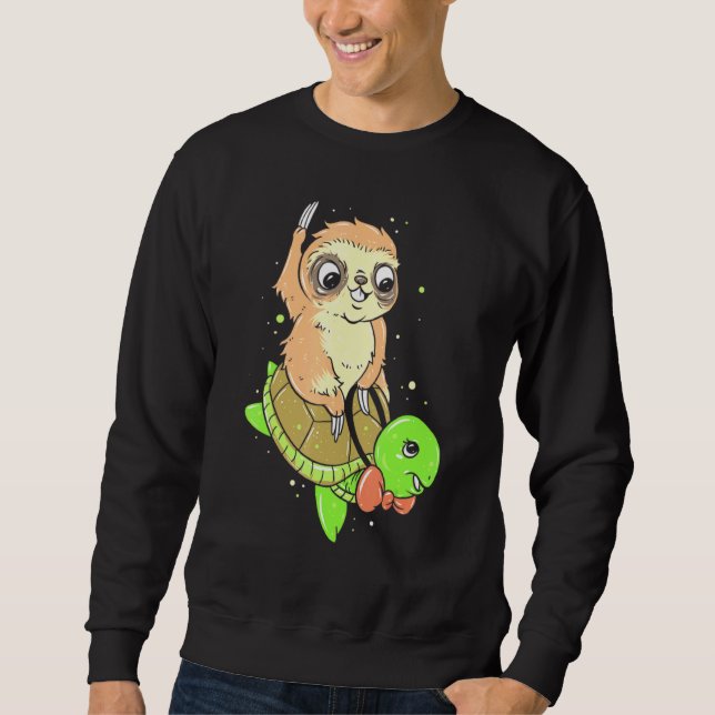 Moletom Sloth Dirigindo Uma Tartaruga Lenta Turtle Clássic (Frente)