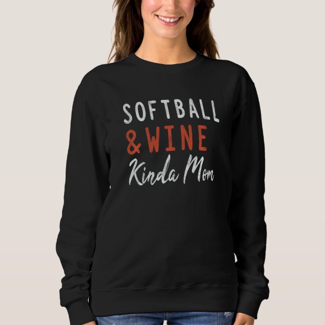 Moletom Softball And Wine Kinda Mom  Coach Women Player (Frente)