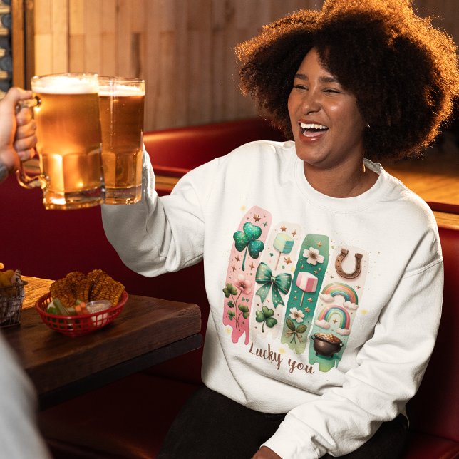 Moletom Sorte sua personalizada de mulheres verdes e rosa (Lucky You Personalized Green and Pink Women’s Sweatshirt)