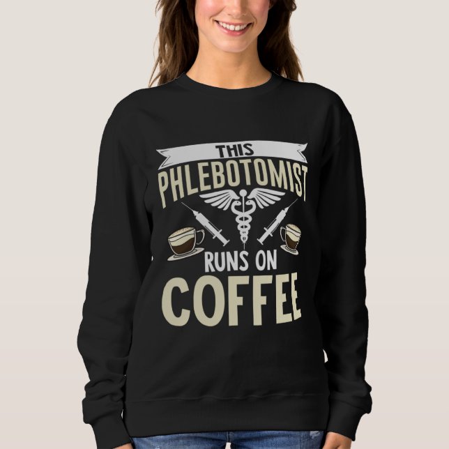 Moletom This Phlebotomist Runs On Coffee Phlebotomy Tech T (Frente)