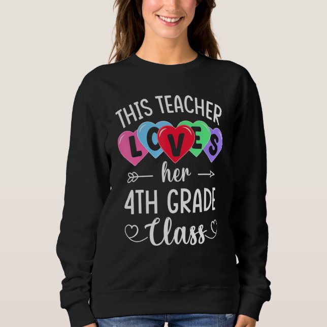 Moletom THIS TEACHER LOVES HER 4TH GRADE CLASS Shirts Vale (Frente)