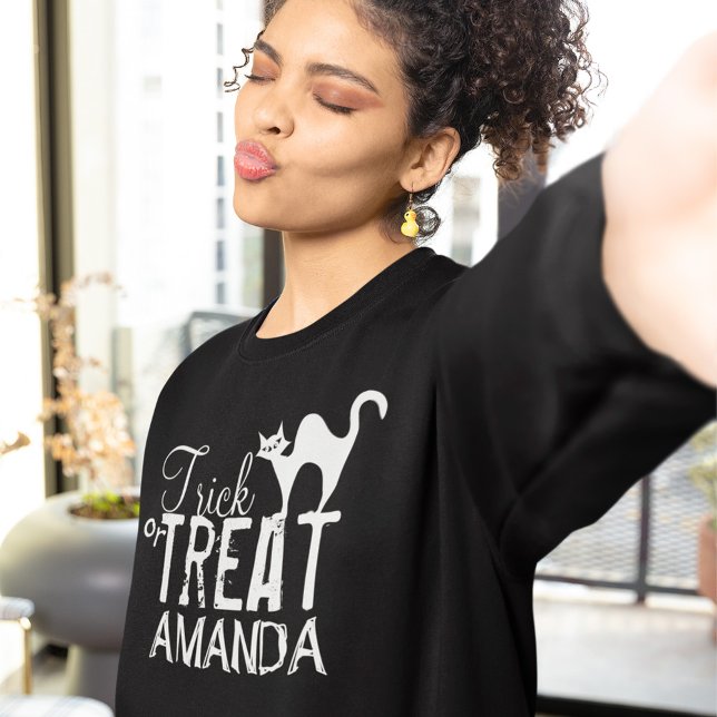 Moletom Tipografia de Trick ou Tratar Halloween (Trick or treat custom black Halloween Sweatshirt.)