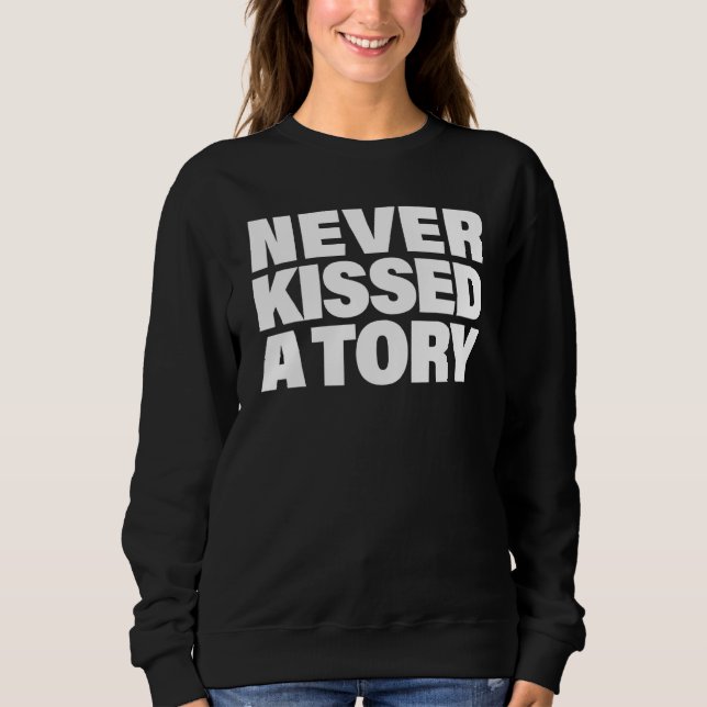 Moletom Trabalho LGBT Nunca Beijou Uma Tória (Frente)