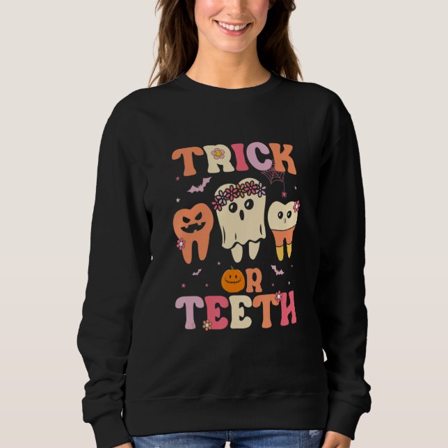 Moletom Trick Or Teeth Ghost Groovy Dental Halloween Treat (Frente)