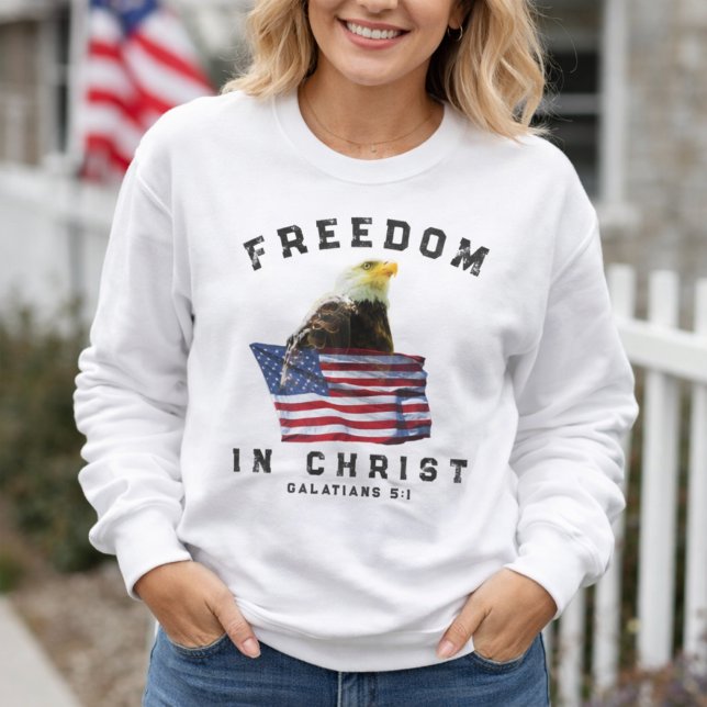 Moletom Vintage American Flag Patriotic Eagle Christian  (Freedom in Christ Women's Eagle Sweater)