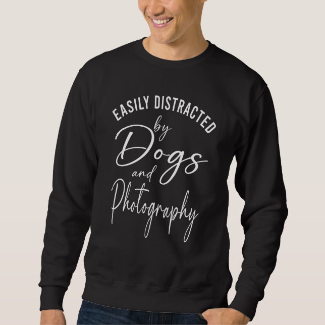 Moletom Womens Distracted by Dogs And Photography Graphic  (Frente)