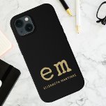 Monocromo Monocromático Simples Personalizado por<br><div class="desc">Apresentamos a nossa capas de iphone monocromática monocromática personalizada e simples - um acessório sofisticado projetado para aqueles que apreciam estética limpa com um toque de luxo. Esta capas de iphone apresenta uma grande tipografia em preto e branco clássico, criando um design visualmente impressionante e limpo. O texto simples, limpo...</div>