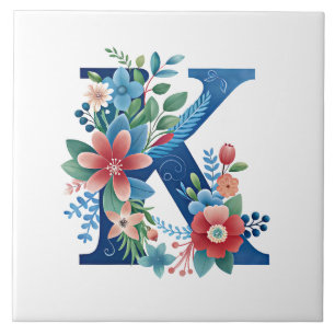 Monograma azul 'K', desenho floral ornamentado,