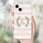 Monograma das faixas planas e rosa do paraíso<br><div class="desc">Este design de moda divertida apresenta um fundo branco, cor-de-rosa e listrado, com uma coroa floral colorida. Personalize o design com seu nome e monograma ou outro texto. Use as ferramentas de design para escolher qualquer cor de fundo, editar as fontes e cores do texto ou carregar suas próprias fotos...</div>
