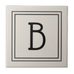 Monograma de Fazenda Moderna em Bege e Preto<br><div class="desc">Monograma personalizado moderno e elegante adicionado a um azulejo decorativo simples e atualizado em bege e preto. Ótima ideia de presente! Personalize facilmente com a ferramenta de design para torná-lo seu! Entre em contato comigo em beachpausedesigns@gmail.com se precisar de ajuda ou tiver dúvidas sobre este ou qualquer outro design. Outras...</div>