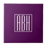 Monograma de Iniciais | Branco Sobre Roxo Profundo<br><div class="desc">Upbeat & moderno.</div>