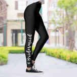 Monograma de Leggings da Bridesmaid Personalizada<br><div class="desc">Trendy, legal leggings para as damas de honra. A palavra Bridesmaid, corre ao longo da perna direita com um monograma abaixo (apague se quiser). Escolha a cor da legenda clicando em "personalizá-la" e, em seguida, no minúsculo aplicador ocular - excelente para cores de casamento correspondentes. Muito divertido para uma festa...</div>