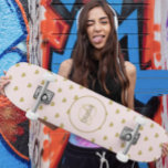 Monograma do skate Girl e nome<br><div class="desc">Este Monograma e Nome do skate é o presente perfeito para qualquer ocasião. Este modelo pode ser personalizado com a sua fonte, cor e texto favoritos para tornar o seu trabalho de arte único. Basta rolar para baixo após o fazer da sua compra e clicar em "Detalhes", onde você encontrará...</div>