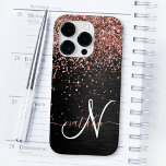 Monograma do Sparkle preto com brilho Dourado com<br><div class="desc">Personalize facilmente essa elegante design de capa de telefone com a moda de com brilho bonito de ouro rosa em um fundo metálico escovado preto.</div>