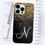 Monograma Dourado de brilho preto com brilho perso<br><div class="desc">Personalize facilmente esta elegante design de capa de telefone de de tendências que apresenta brilho bonito dourado brilhante num fundo metálico escovado preto.</div>