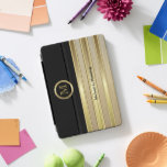 Monograma Dourado Pincel e Preto Elegante<br><div class="desc">Capa de ipad Estimulada de Monograma Elegante pronta para você personalizar. ✔ Nota: Nem todas as áreas de modelo precisam ser alteradas. 📌 Se você precisar de mais personalização, clique no botão "Clique para Personalizar mais" ou "Personalizar ou Editar Design" e use nossa ferramenta design para redimensionar, girar, alterar a...</div>