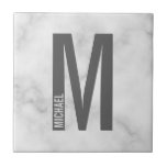Monograma e Nome de Negrito Personalizado Moderno<br><div class="desc">Design de Monograma moderno com letra monográfica "M" personalizada e nome no estilo de letra sans sans moderno, em negrito. Observe que os detalhes do mármore são simulados no trabalho de arte. Não será utilizado nenhum mármore real no fazer deste produto.</div>
