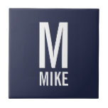 Monograma e Nome Personalizados Modernos<br><div class="desc">Design de monograma preto e branco moderno com monograma personalizado e nome no estilo de fonte sans ousado moderno. Perfeito como acessórios modernos e minimalistas de decoração doméstica,  presente de inauguração de casa,  presente de reagrupamento familiar e presente para qualquer ocasião especial.</div>