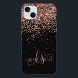 Monograma Elegante Glitter Dourado Glam Rosa<br><div class="desc">Capas de iphone de Monograma Elegante com Glitter Dourada Glitter. Personalize facilmente esta design de capa de telefone de chic com elegante brilho brilhante rosa de ouro em fundo preto. O design apresenta seu monograma manuscrito com toalhetes bonito e nome.</div>