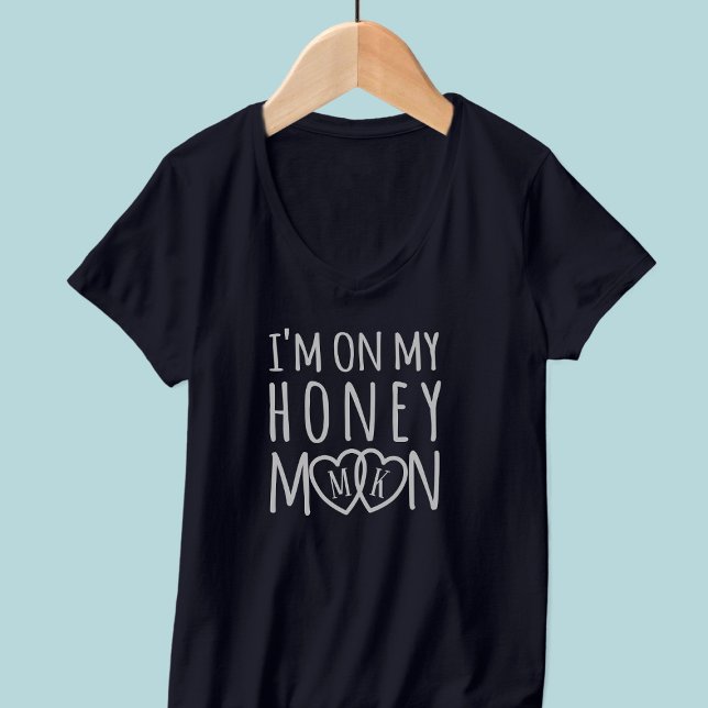 Monograma Em Minha Camisa De Lua De Honra (Off on your honeymoon? Add your initials and pack one of these)
