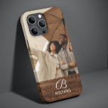 Monograma Foto de Madeira Granel Madeira Nome Pers<br><div class="desc">As capas de iphone de Nome Personalizado da Madeira de Grãos de Madeira Monograma apresentam sua foto favorita com seu nome personalizado e monograma em um sotaque de madeira. Personalize editando o texto nas caixas de texto fornecidas. Elaborado por ©Evco Studio www.zazzle.com/store/evcostudio</div>