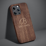 Monograma Madeira Madeira Rústica Madeira Nome Per<br><div class="desc">Monograma Wood Rustic Timber Personalizado Name iPhone 14 Smart Capa de telefone apresenta seu nome personalizado e monograma em um fundo de madeira rústico. Presentes perfeitos para Natal,  aniversário,  Dia de os pais,  pai,  irmão,  avô e namorado. Elaborado por ©Evco Studio www.zazzle.com/store/evcostudio</div>