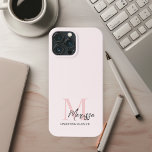 Monograma Minimalista Nome e Nome Inicial Pastel R<br><div class="desc">Proteja o seu telefone com estilo com a nossa capas de iphone Mínima Monograma Inicial e Nome Pastel Rosa. Este elegante caso apresenta um design elegante personalizado com seu nome e nome iniciais, colocado em um fundo cor-de-rosa macio. Produzido com materiais duráveis de alta qualidade, ele oferece excelente proteção contra...</div>