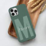 Monograma mínimo moderno com imagem verde<br><div class="desc">Um monograma moderno e mínimo de tipografia sage verde e branco elegante e simples design de capa de telefone personalizado único e único.</div>