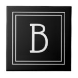 Monograma Moderno Preto e Branco Inicial Simples<br><div class="desc">Moderno e sofisticado monograma personalizado adicionado ao azulejo decorativo simples e elegante atualizado em preto e branco verdadeiro. Ótima ideia de presente! Personalize facilmente com a ferramenta de design para torná-lo seu! Entre em contato comigo em beachpausedesigns@gmail.com se precisar de ajuda ou tiver dúvidas sobre este ou qualquer outro design....</div>