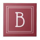 Monograma Moderno Vermelho Escarlate e Branco<br><div class="desc">Monograma personalizado moderno e elegante adicionado ao azulejo decorativo de estilo simples e sofisticado em vermelho escarlate e branco. Ótima ideia de presente! Personalize facilmente com a ferramenta de design para torná-lo seu! Entre em contato comigo em beachpausedesigns@gmail.com se precisar de ajuda ou tiver dúvidas sobre este ou qualquer outro...</div>