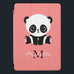 Monograma - Panda Sentada Personalizada<br><div class="desc">Um urso panda giro sentado no chão sobre um fundo de salmão. Personalize com seu monograma e nome ou exclua texto em caixas de texto sem nome.</div>