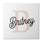 Monograma Personalizado Moderno e Nome Pastel Rosa<br><div class="desc">Apresentando nosso moderno monograma personalizado e o Azulejo Pastel Pink Cerâmica, um chic e personalizável complemento à sua decoração. Este azulejo apresenta um design cor-de-rosa pastel macio, personalizado com seu monograma e nome, fazer-o como um toque exclusivo e na moda para qualquer espaço. Perfeito para uso como sotaque decorativo em...</div>