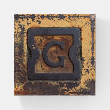 Monograma Russo G com Destaque de Bronze e Dourado