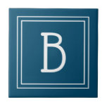 Monograma Tropical Costeira Oceano Azul e Branco<br><div class="desc">Moderno e sofisticado monograma personalizado adicionado ao azulejo decorativo simples e atualizado, estilo tropical costeiro, Oceano Azul e branco. Ótima ideia de presente! Fácil personalização com a ferramenta de design para torná-lo único! Entre em contato comigo em beachpausedesigns@gmail.com se precisar de ajuda ou tiver dúvidas sobre este ou qualquer outro...</div>
