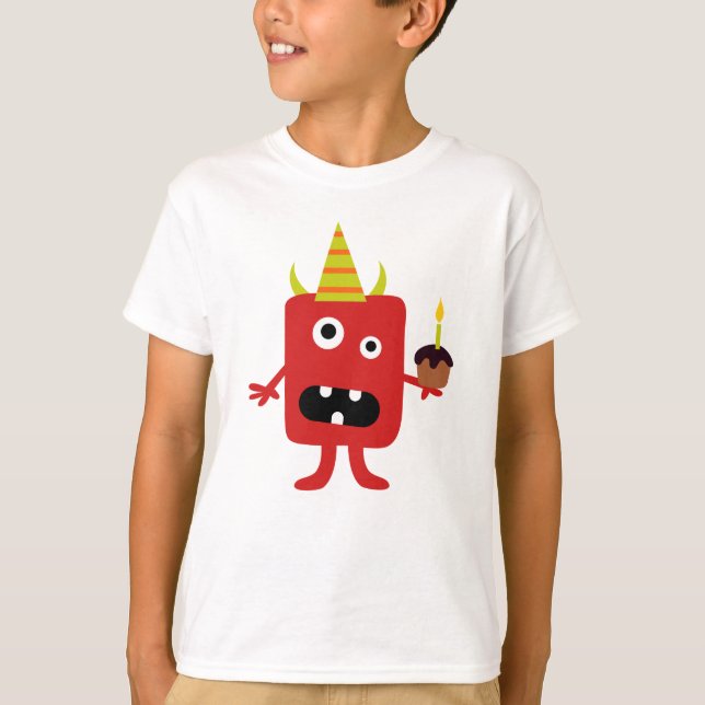 Monstro assustador e divertido vestindo camiseta d (Frente)