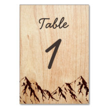 Montanha queimada no cartão de número da mesa russ