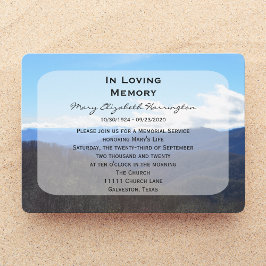 Montanhas do Convite para Anúncio do Serviço Memor