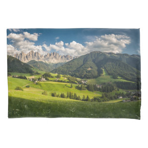 Montanhas Vale do Funes, Dolomites, Itália