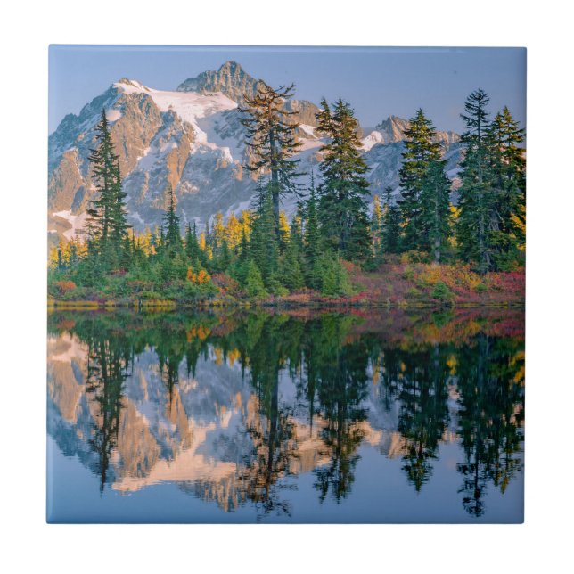Monte Shuksan refletido no Lago Reflection (Frente)