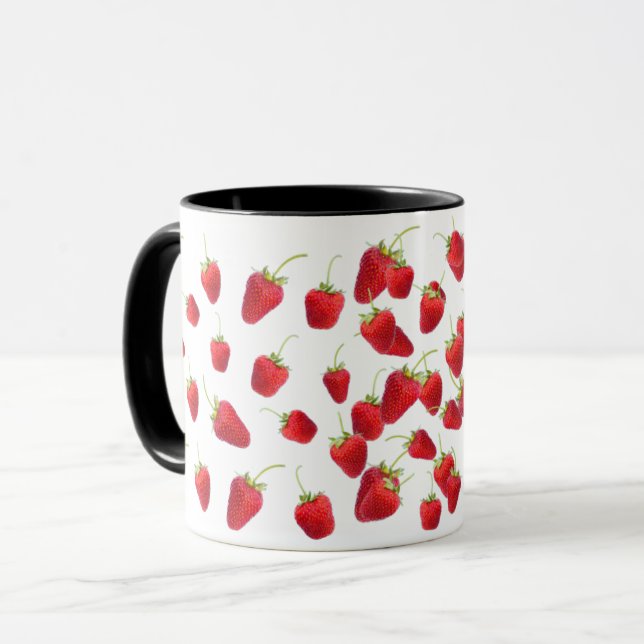 Morango sobre fundo branco numa caneca  (Frente Esquerda)