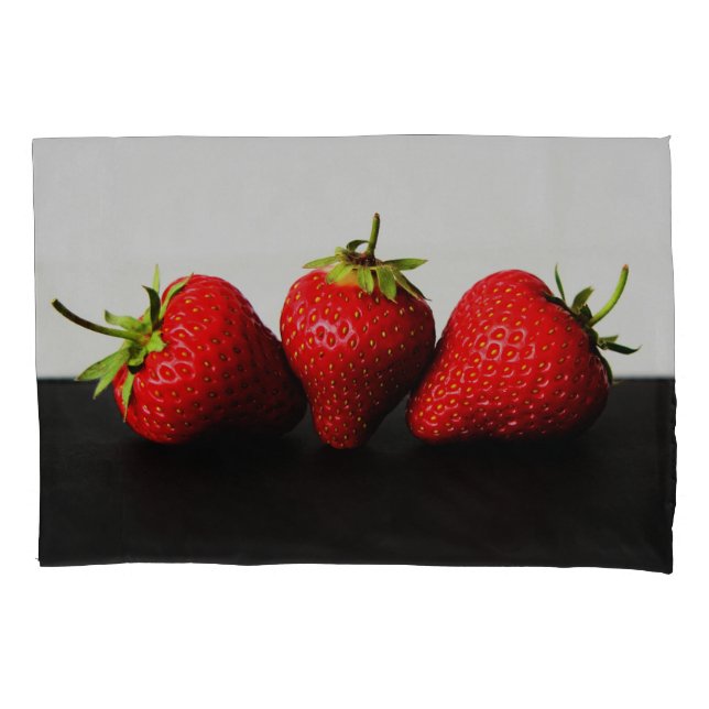 Morangos Em Branco Sobre Pccnm Preto (Frente)