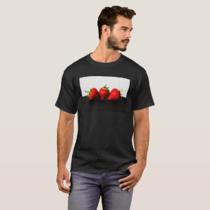 Morangos Em Camisas Brancas Sobre Mens Pretos Cn T