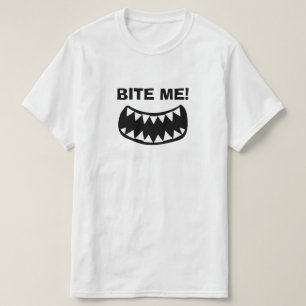 Morda-me! camisa branca engraçada com dentes afia