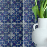 Mosaico da Cinza Azulejo Azul, Português, Sofrido<br><div class="desc">Introduzindo um design de azulejo de cerâmica excepcional que apresenta um padrão geométrico cativante em tons de azul e cinza. Inspirando-se nos azulejos portugueses Azulejo eternos,  este padrão se destaca lindamente contra um pano de fundo semelhante a uma pedra meteorizada.</div>