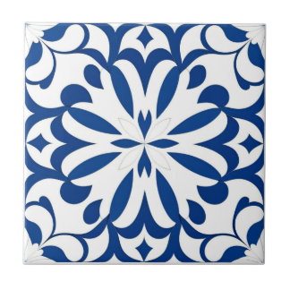 Motif bleu sur fond blanc