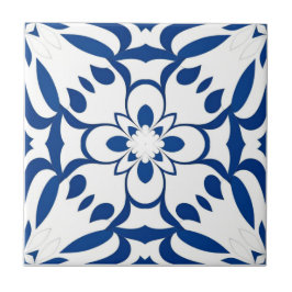 Motif bleu sur fond blanc