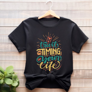 Motivação Elegante Coloca-se em Camisa